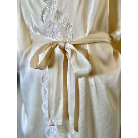 Vintage 1980s Nordstrom Silk Nightgown And Dressing Gown Set In Ivory And Lace - Picture 4 of 11